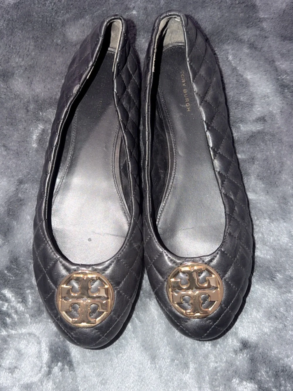 Tory Burch Black Quilted Leather Flats with Gold Logo Medallion - Size 11 - Picture 1 of 4
